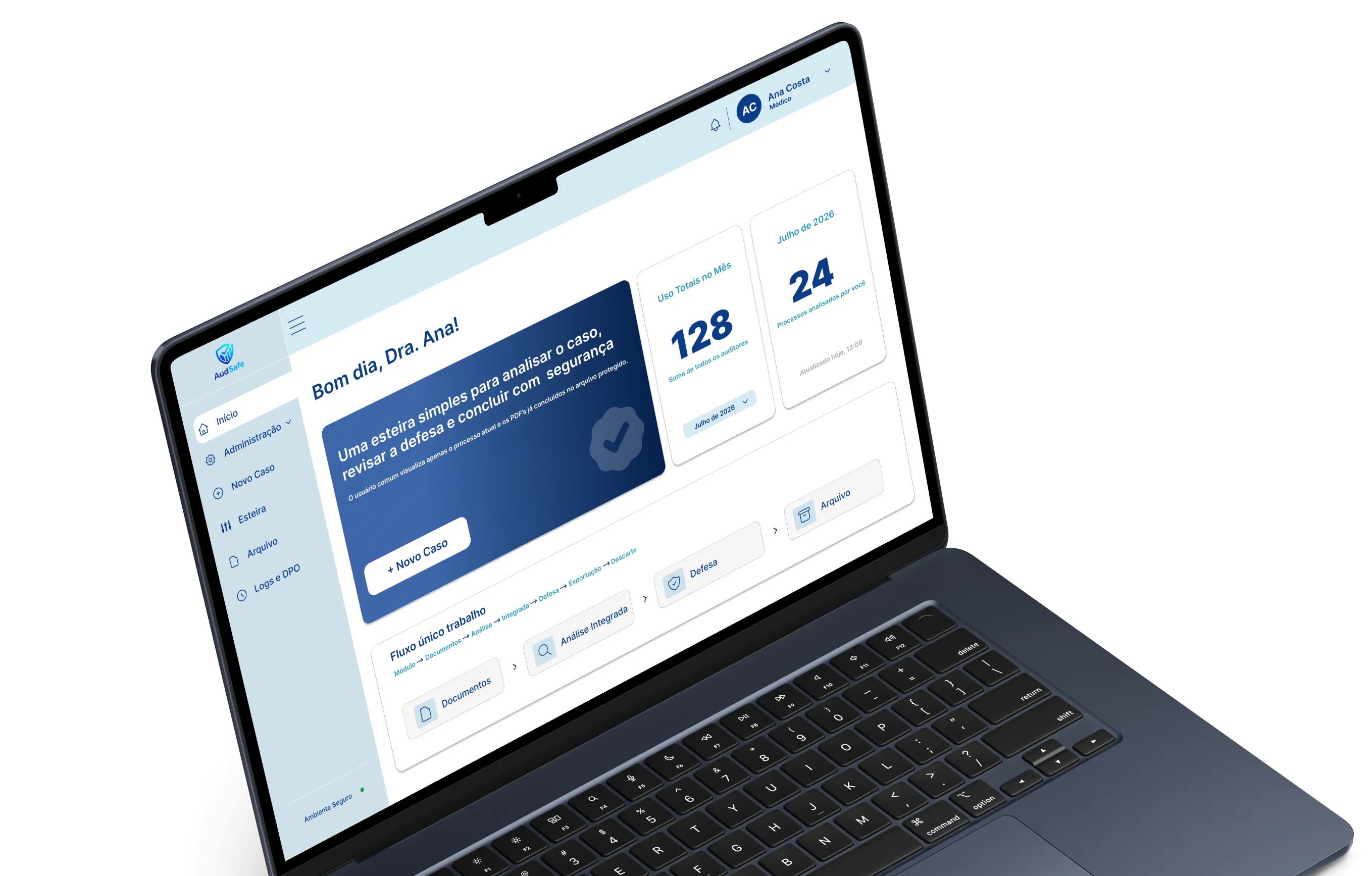Notebook exibindo o painel da plataforma AudSafe